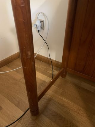 Escritorio de madera con cajones