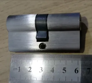 Bombín de cerradura y llaves