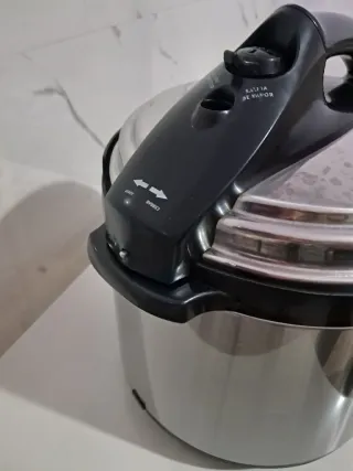 Robot/Olla de presión Orbegozo