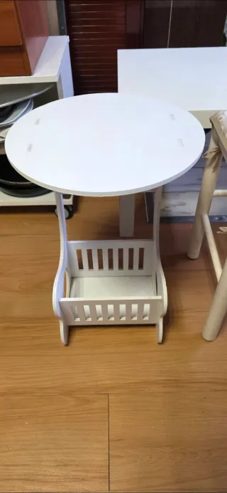 Mesa auxiliar blanca