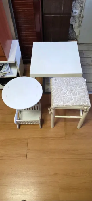 Mesa auxiliar blanca