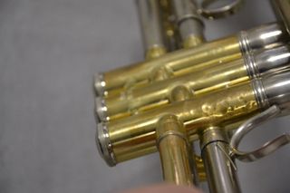 Trompeta Yamaha Xeno 8345G Sib RawBrass