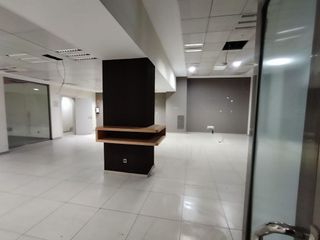 Local comercial en venta en Comillas en Madrid