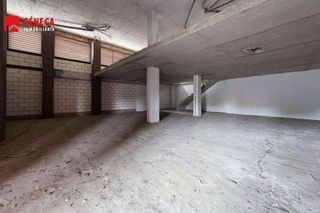 Local comercial en alquiler en Huerta de la Reina - Trassierra en Córdoba