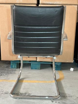 Silla de oficina negra y plateada