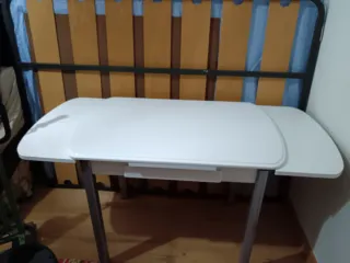 Mesa extensible blanca patas metal