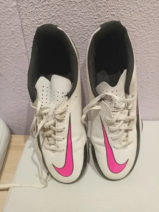 Zapatillas Nike Fútbol Niño Blancas Rosas