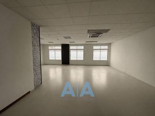 Local comercial en venta en Universidad en Ciudad Real