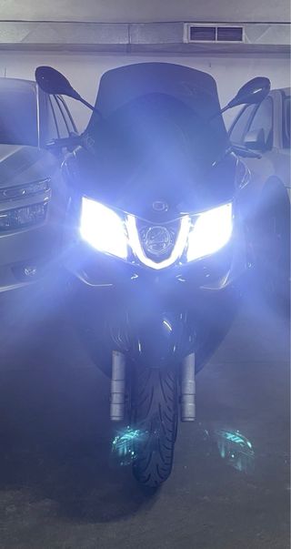 Piaggio X10 350 Executive Maxi Scooter