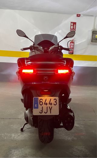 Piaggio X10 350 Executive Maxi Scooter