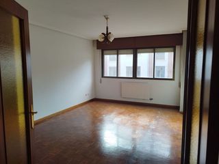 Piso en alquiler en Plaza España - Villa Pilar - Reyes Católicos - Vadillos en Burgos