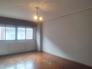 Piso en alquiler en Plaza España - Villa Pilar - Reyes Católicos - Vadillos en Burgos