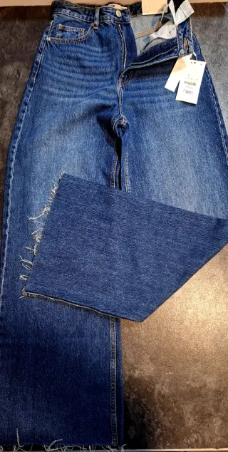 Pantalones vaqueros beige desgastados