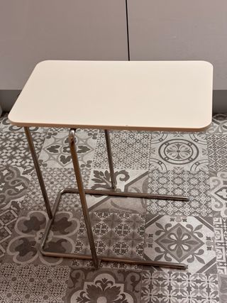 Mesa auxiliar beige metal 50 x30 y altura 55cm