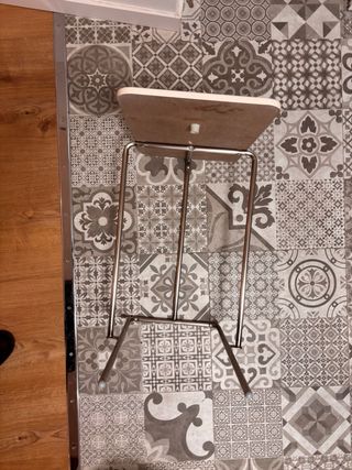 Mesa auxiliar beige metal 50 x30 y altura 55cm