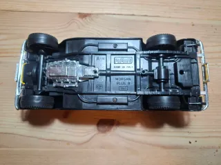 Morgan Plus 8 a escala 1/18