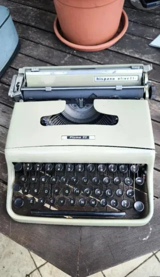 Máquina de escribir Hispano Olivetti Pluma 22 1951