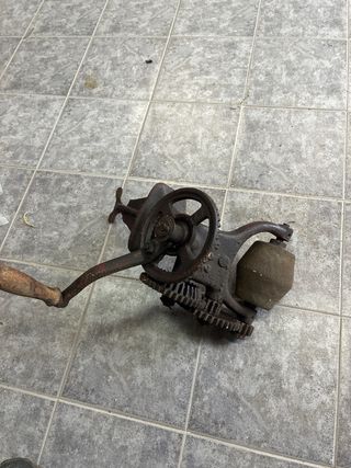 Herramienta antigua de hierro fundido