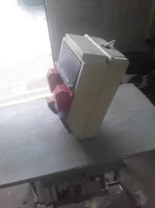 Regleta 4 enchufes industriales