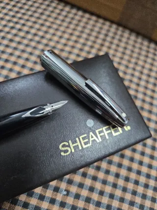 Pluma Sheaffer en estuche