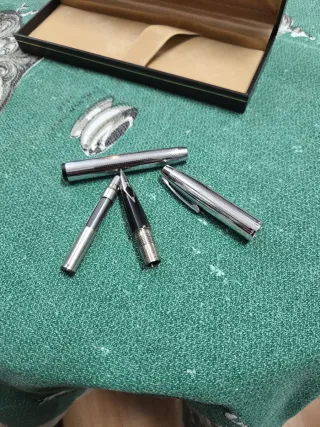 Pluma Sheaffer en estuche