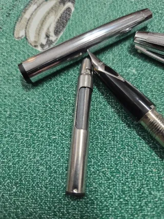 Pluma Sheaffer en estuche