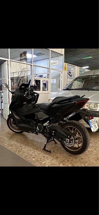 Yamaha TMAX Tech MAX 560