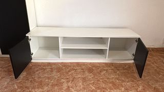 Mueble TV blanco y negro