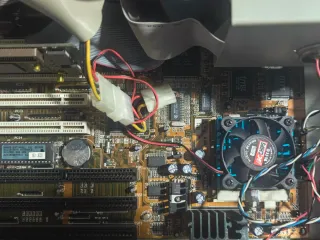 Torre PC Pentium MMX 166MHz Beige