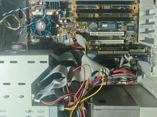 Torre PC Pentium MMX 166MHz Beige