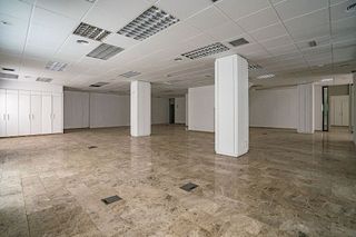 Local comercial en alquiler en La Roqueta en Valencia