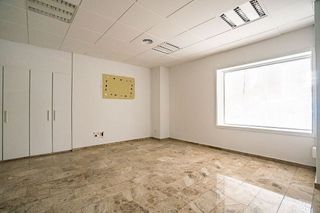 Local comercial en alquiler en La Roqueta en Valencia