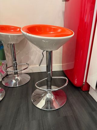 Taburetes de Cocina Naranja y Blanco