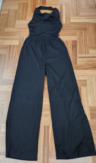 Mono con cuello halter drapeado