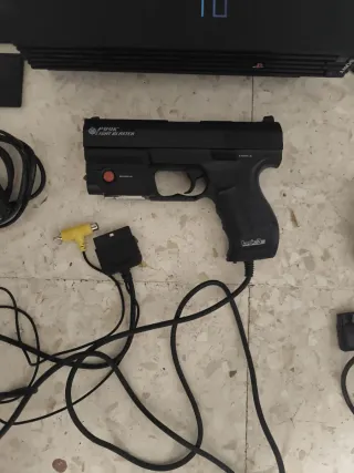 PS2 + Pistola + Mandos + Memorias