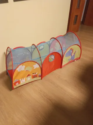 Túnel de gateo infantil con dibujos