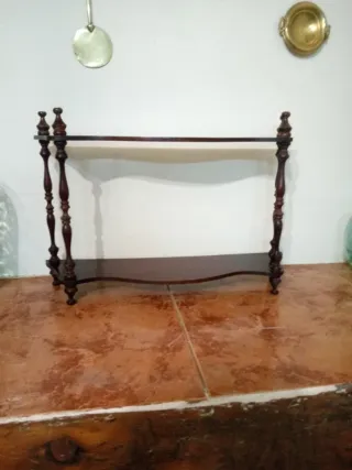 Estantería.Medidas.Alto.40 cm.largo 60 Fondo 17.