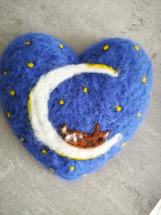 Lavoretto lana cardata cuore luna