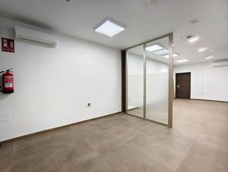 Local comercial en alquiler en Centro en Elche