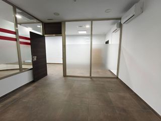 Local comercial en alquiler en Centro en Elche