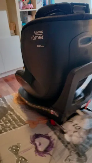 Silla coche Britax Römer de 0 a 4 años.con Isofix.