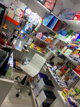 Se traspasa papeleria en alcala de guadaira,