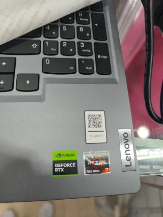 Portátil Gaming Lenovo LOQ 15ARP9 Negro