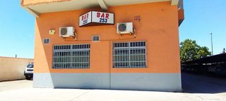 Local comercial en venta en Avda. Cataluña en Zaragoza