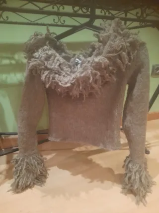 Jersey Bershka XS con flecos