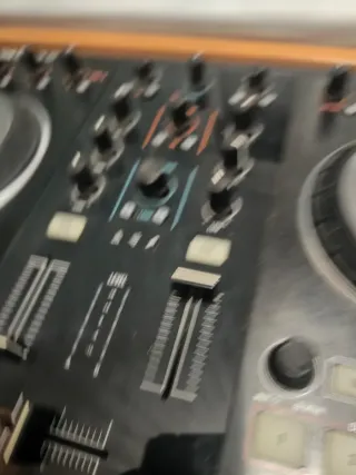 Controladora DJ Traktor Kontrol S2