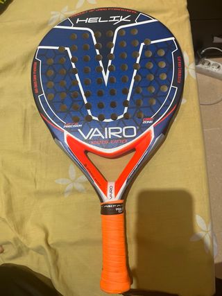 Pala de pádel vairo y Bullpadel y bolsa