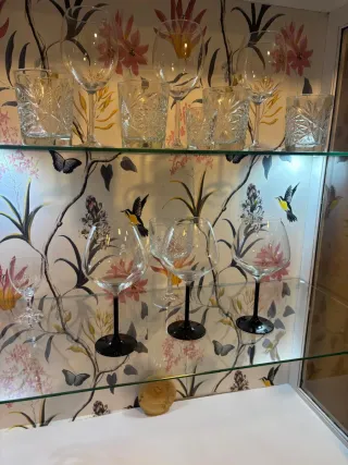 Vitrina de madera y cristal lacada