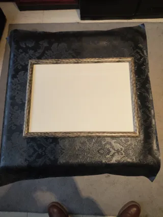 Marco de madera negro y dorado