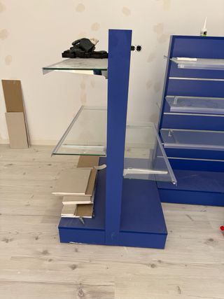 estanterías para tiendas con cristal azules